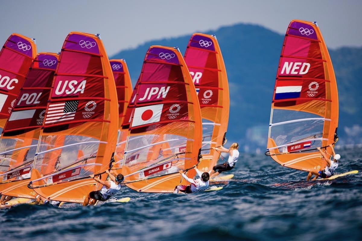 レース中のダイナミックなアクション